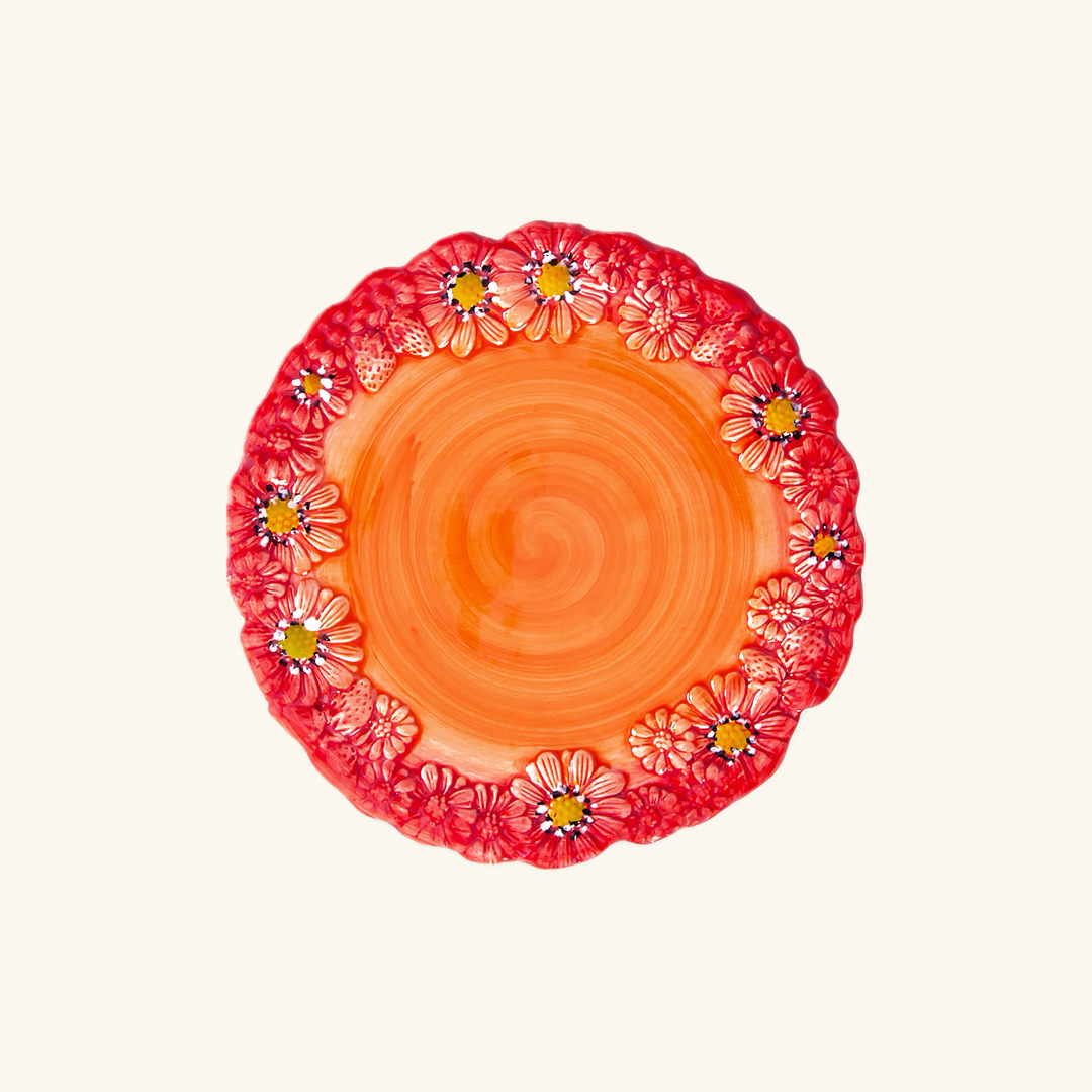 Rød tallerken med margueritter – Ø22