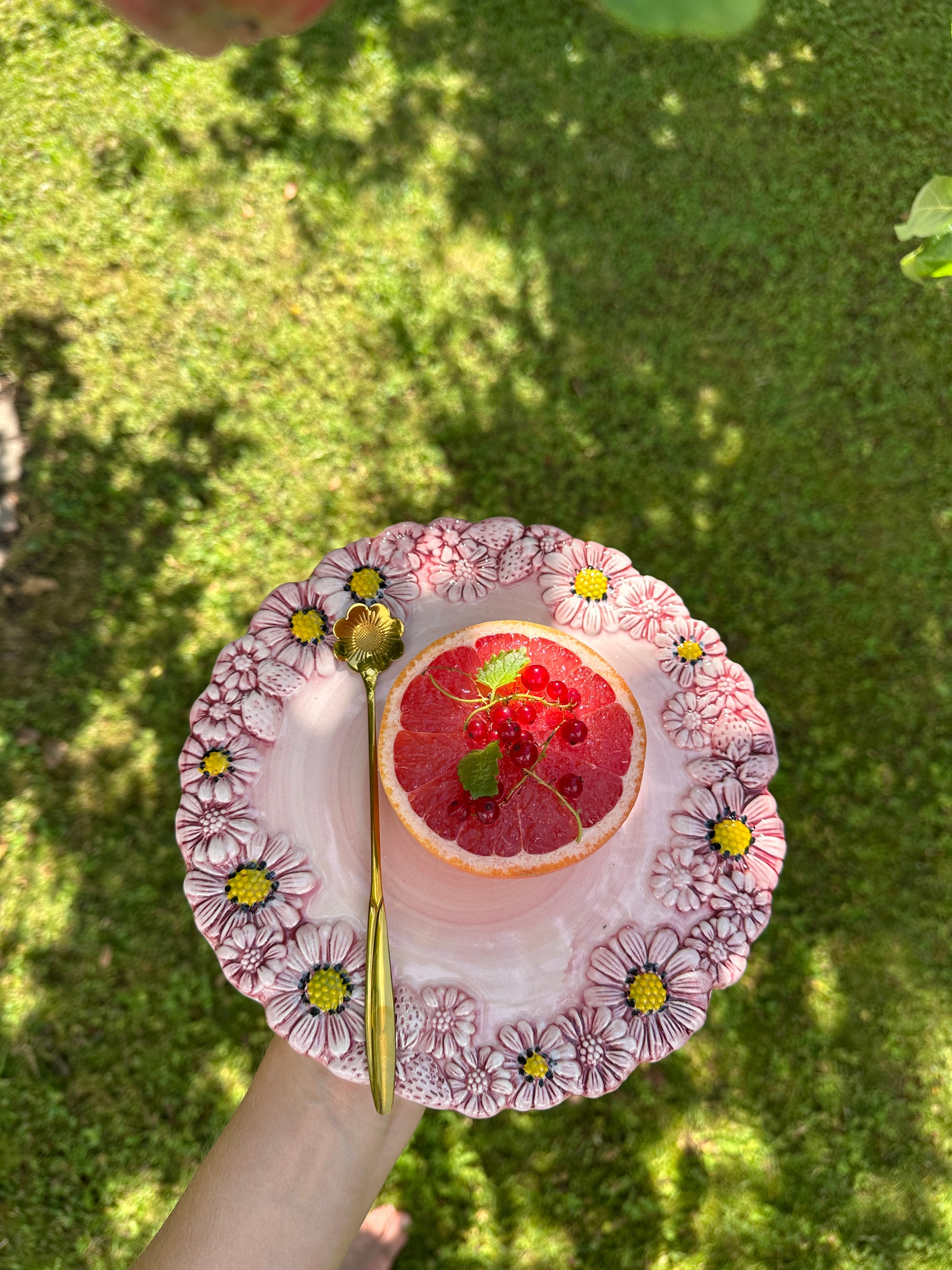 Rosa tallerken med margueritter – Ø22